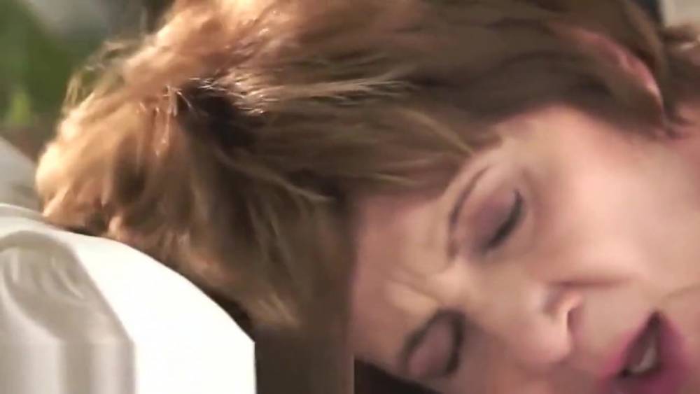 Hairy granny pussylicked in closeup - xh.video