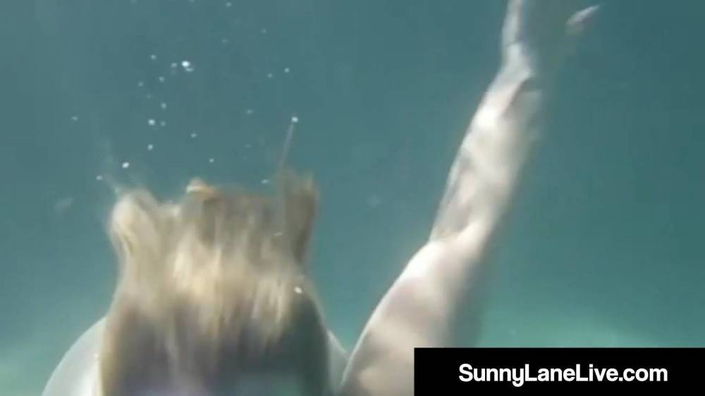 Scuba Sucking Sunny Lane Blows A Dick Underwater! - xh.video