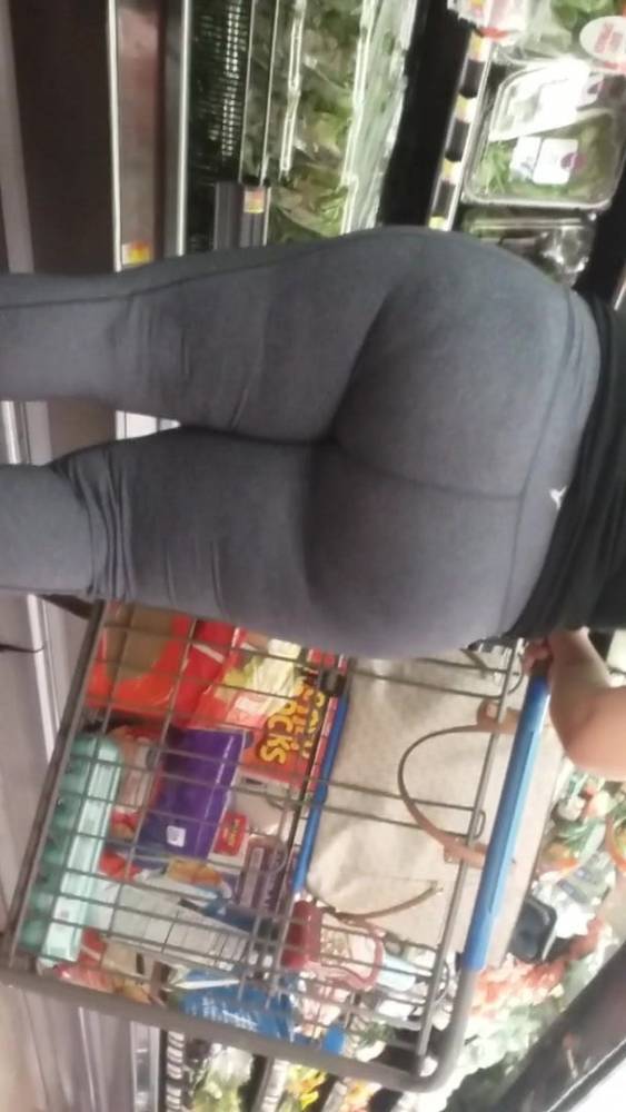 PHAT ASS LATINA IN YOGAS - xh.video