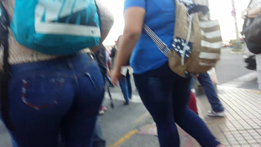 Candid big ass girl in tight jeans in the street - xh.video
