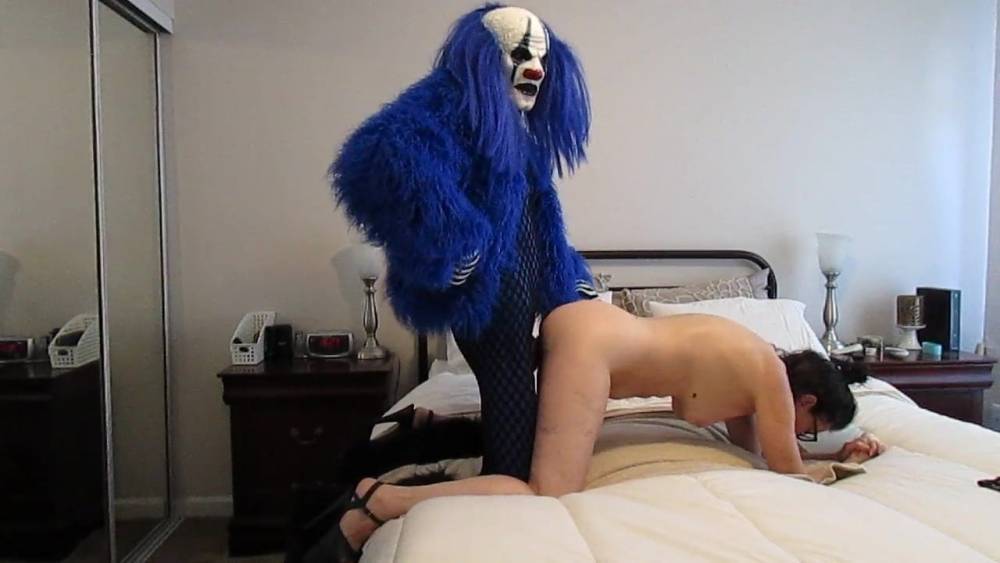 Scooter the clown fucking Granny doggy style... - xhamster.com