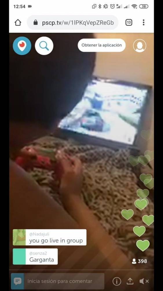 Girls playa videogames while doing a blowjob on periscope - xh.video