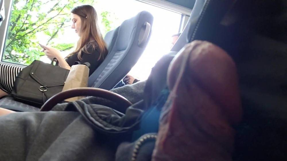 cumflash next to brunette girl in bus - xh.video