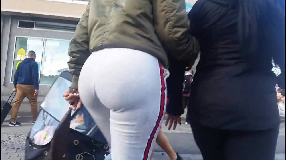 Bubble Booty - Jiggly Bubble Booty Latina in Grey Sweats - xh.video