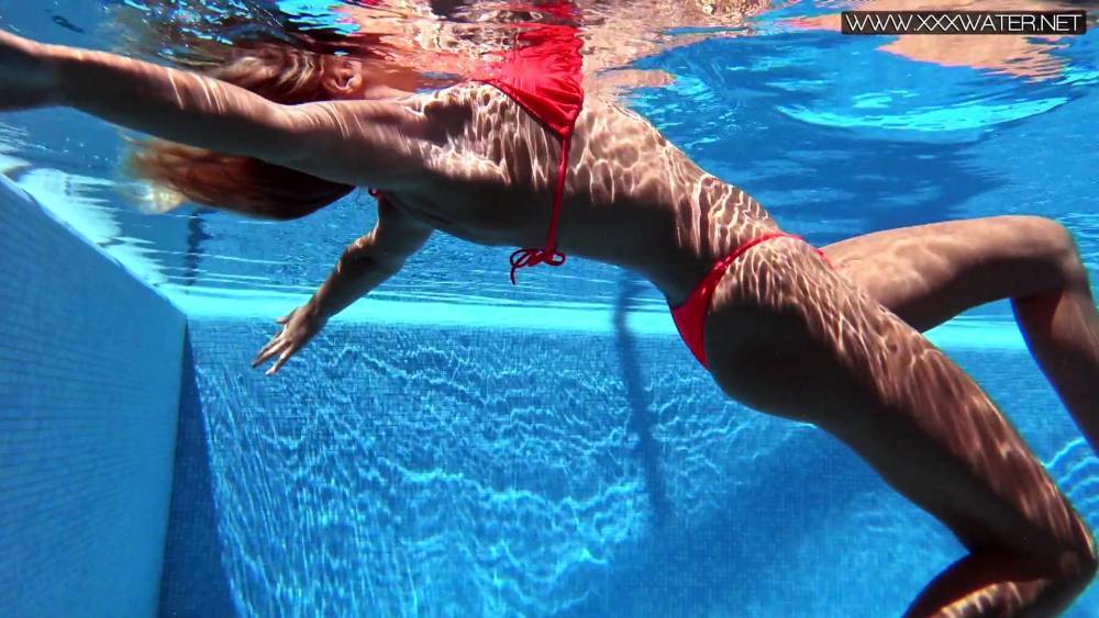 Mary Kalisy Russian babe in the swimming pool - drtvid.com - Russia