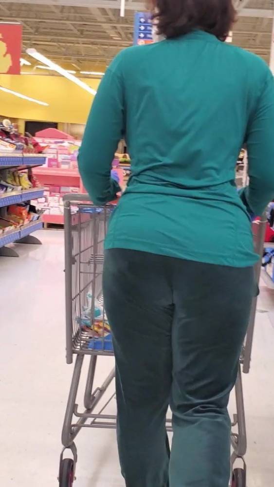 COVID-19 Gilf Candid Booty Action at Walmart - xh.video