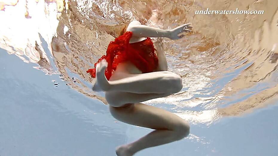 Ala underwater swims naked - porntube.com