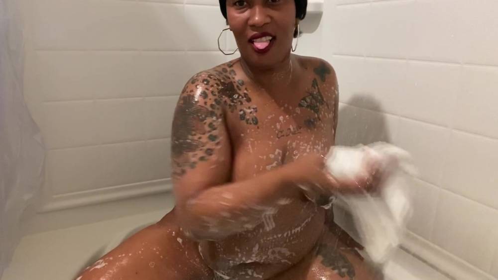 Shauna being naughty in the shower - xh.video