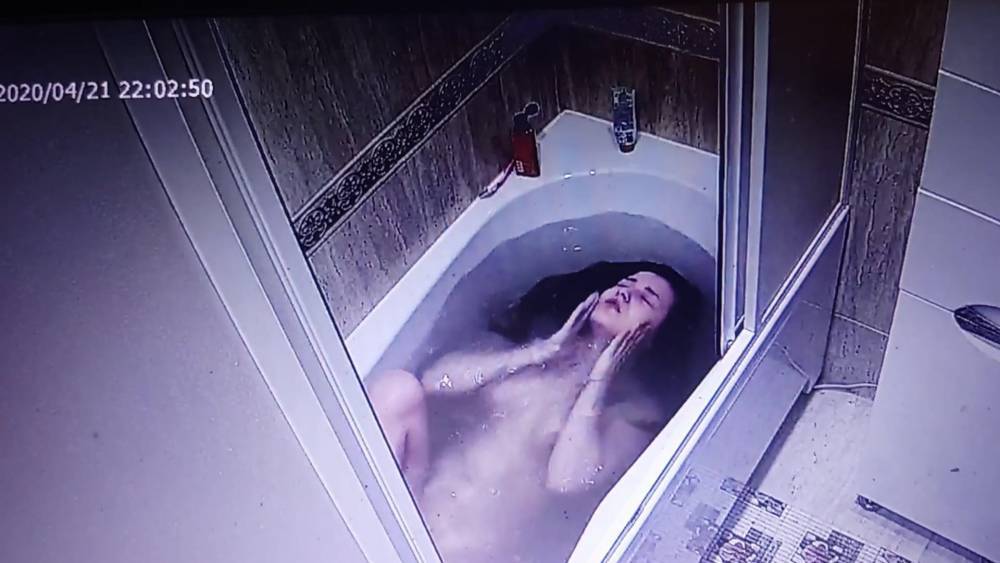 Young girl in bath (SpyCam) - xh.video