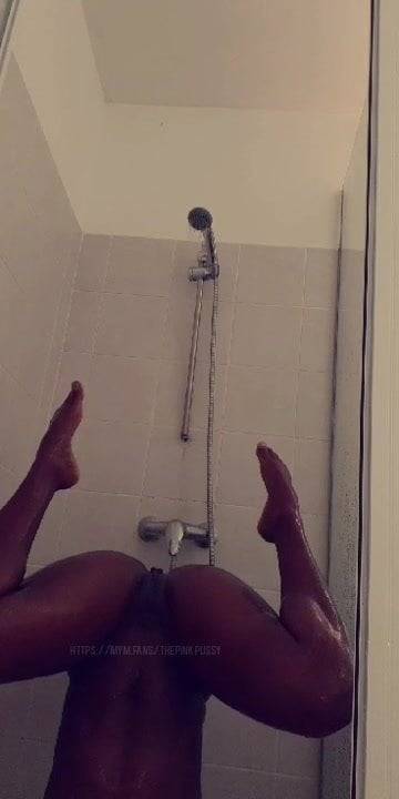 Stephanie s'amuse avec l'eau - xh.video - France