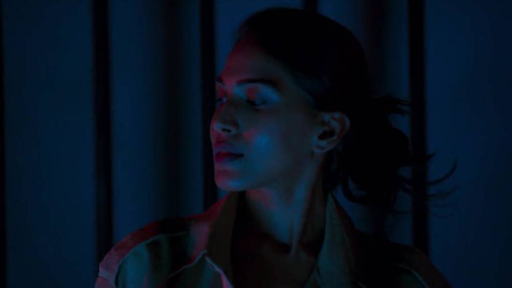 Ashmita Jaggi Seduce her bro's friend as Inspector Gaytri - xh.video - India