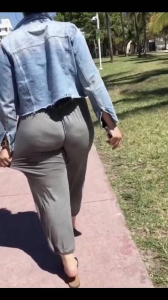CHUNKY PAWG JIGGLING IN GREY JUMPSUIT - xh.video