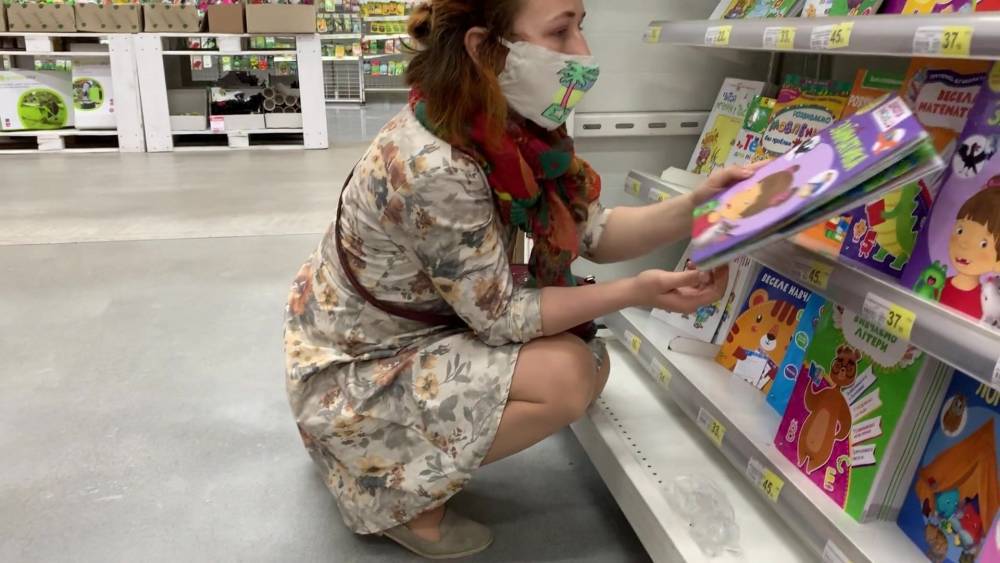 Upskirt in bookmall 3 - xh.video
