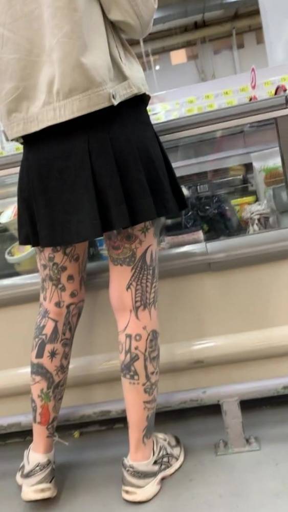 Upskirt young girl tatoo 5 - xh.video