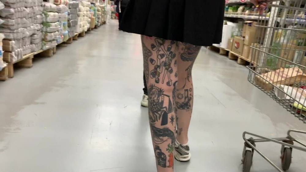 Upskirt young girl tatoo 3 - xh.video