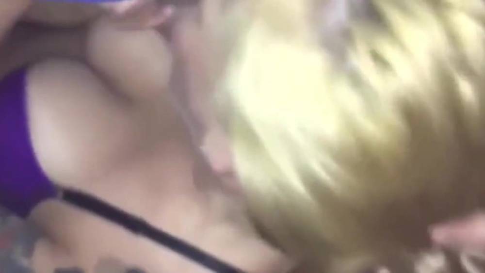 Tattooed English blonde giving amazing oral sex - xh.video - Britain