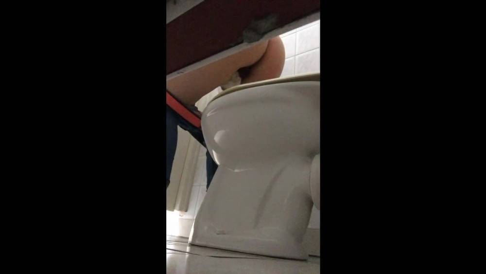 toilet spy 19 y.o. polish teen pissing at college toilet 4 - xh.video - Poland