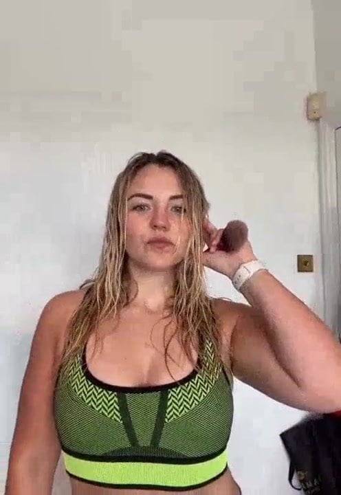 Hot blonde with no make up to make up transformation - xh.video