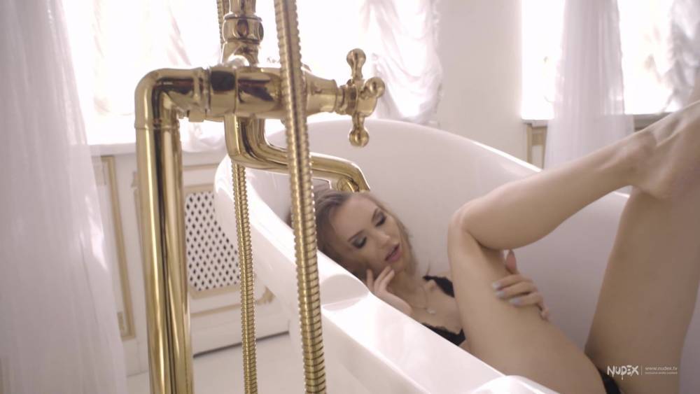 Hot Petite Blonde teasing in a luxury studio - xh.video