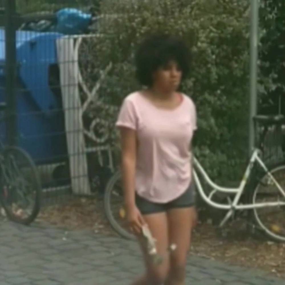 Junges Afro Girl in Hotpants - xh.video - Germany