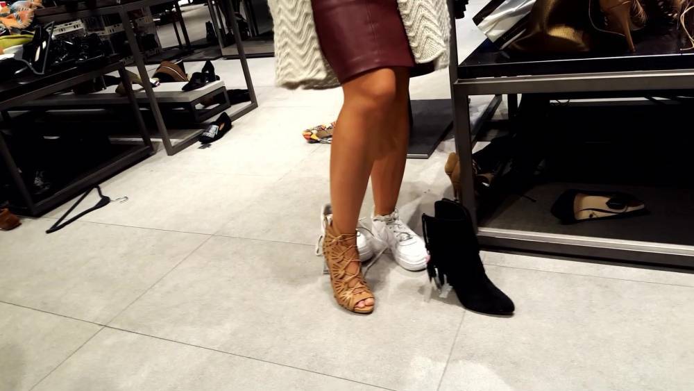 Shoe shopping GF, try new heels, sexy feets - xh.video