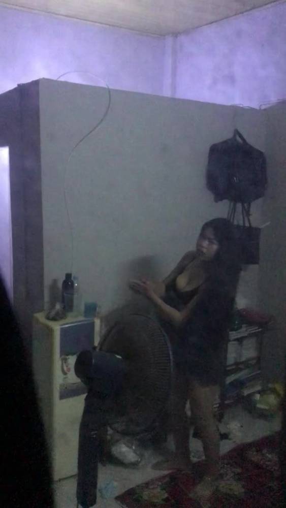 Girl has a shower in the bathroom with her boyfriend - xh.video - Cambodia