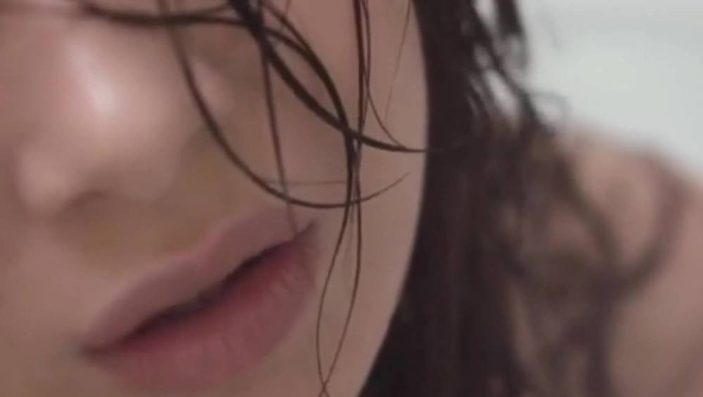 Hailee steinfeld sexy mouth in shower - xh.video - Usa
