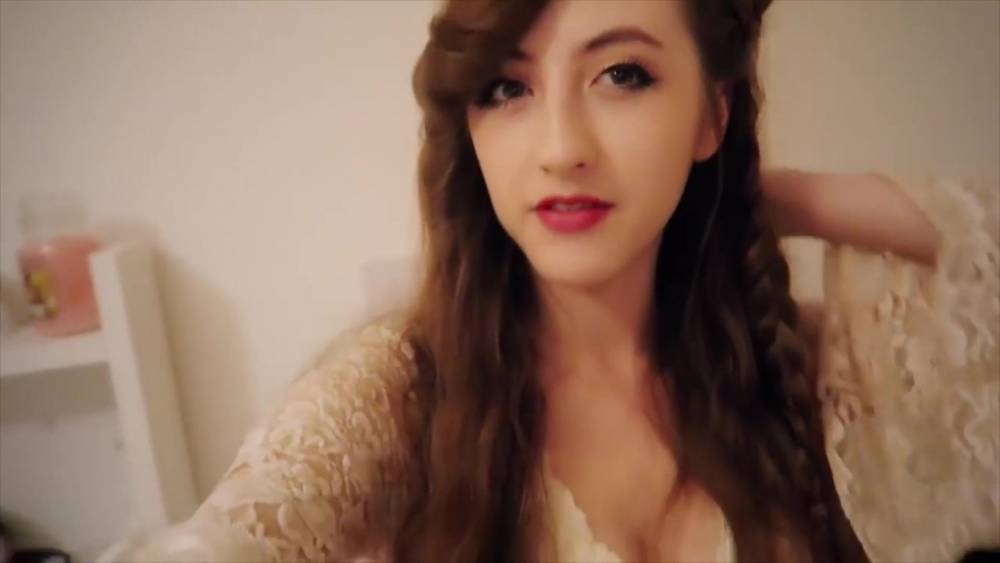 Beckii in a Very Hot Dress - xh.video