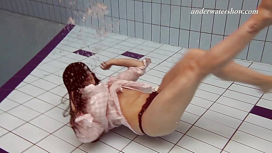 Paulinka underwater stripping babe - porntube.com