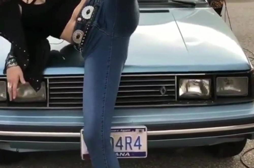 Alexandra Daddario flashing pussy - xh.video