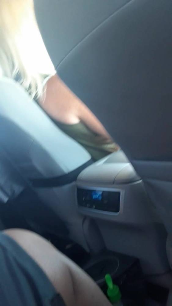 Flash and stroke dick behind Uber driver almost caught - xh.video