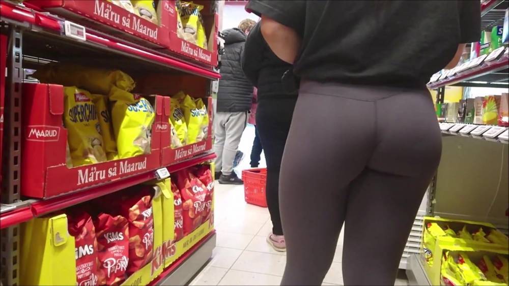 Fitness girl in tights shopping - This is my dream body-type - xh.video