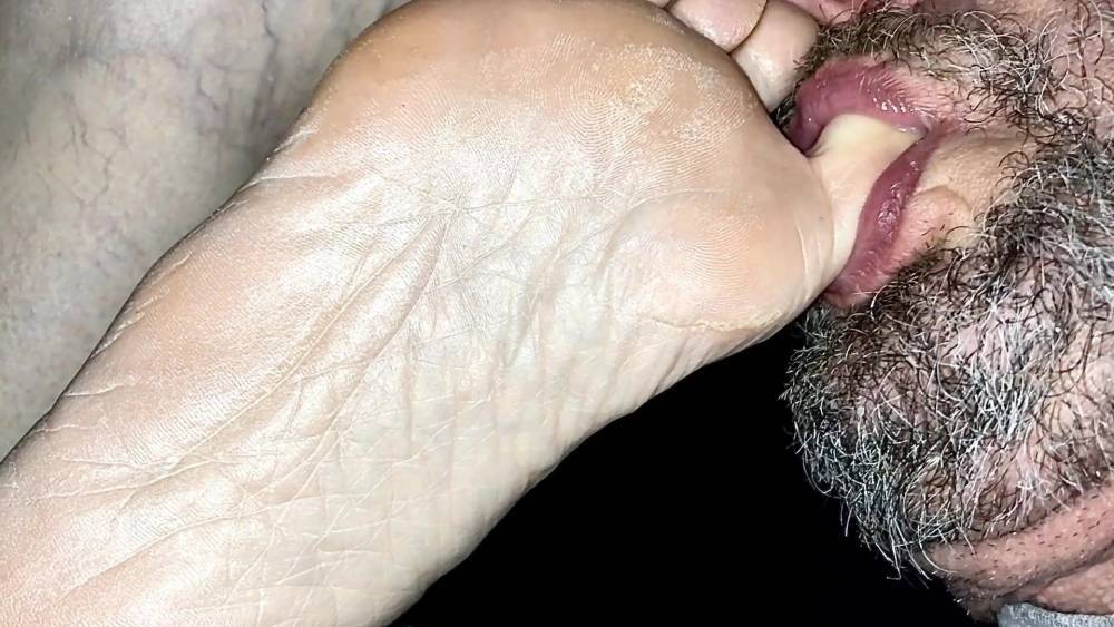 BBW Wife Loves Having Her Toes Sucked - xh.video