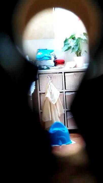 My MILF GF in bathroom keyhole spy cam - xh.video