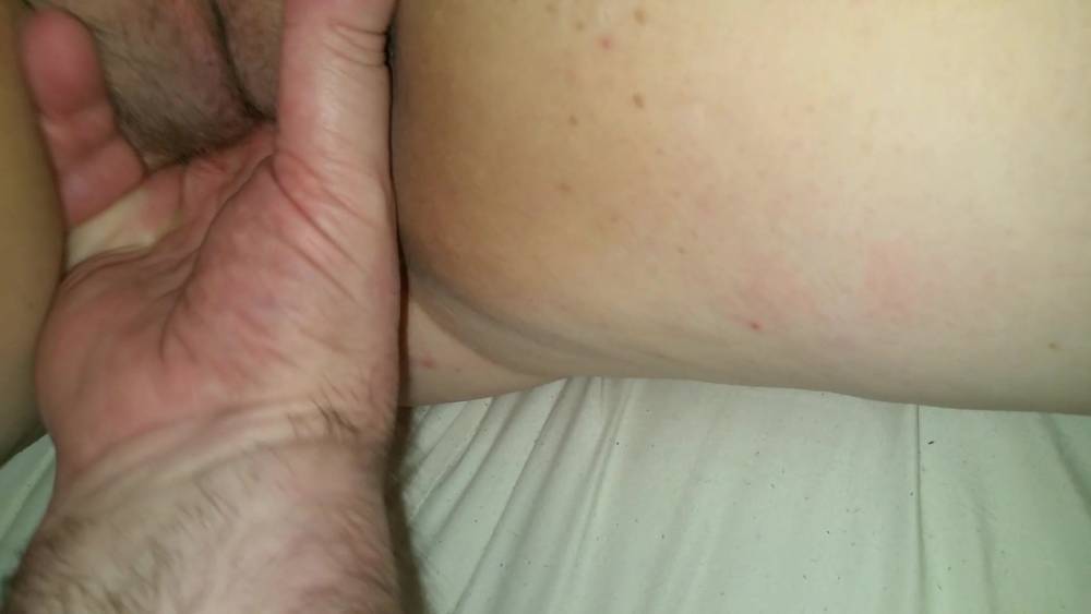 Local milf gets fingered and loves it - xh.video - Britain