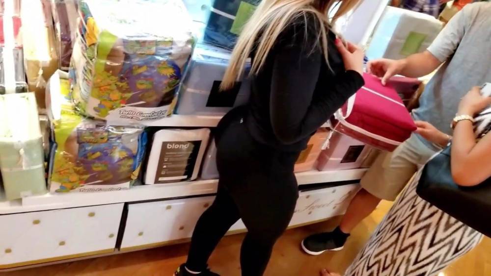 Candid bubble butt huge amazing legs in tights - xh.video