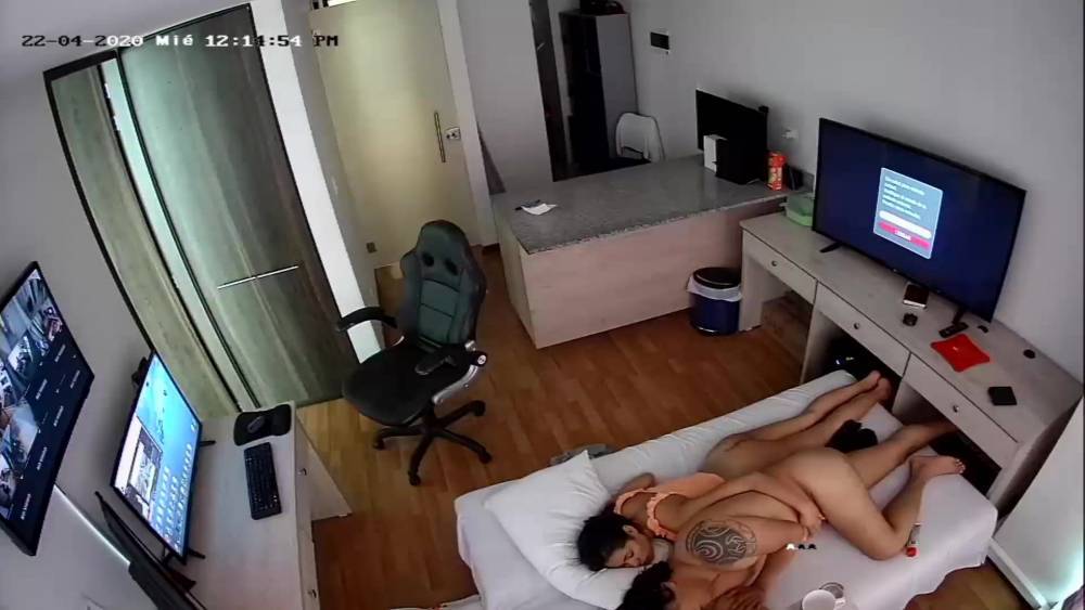 82-03. Columbia. LiveJasmin office. Every day sex activity. - xhamster.com