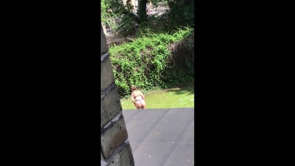 Another hot girl getting taned in the yard - xhamster.com