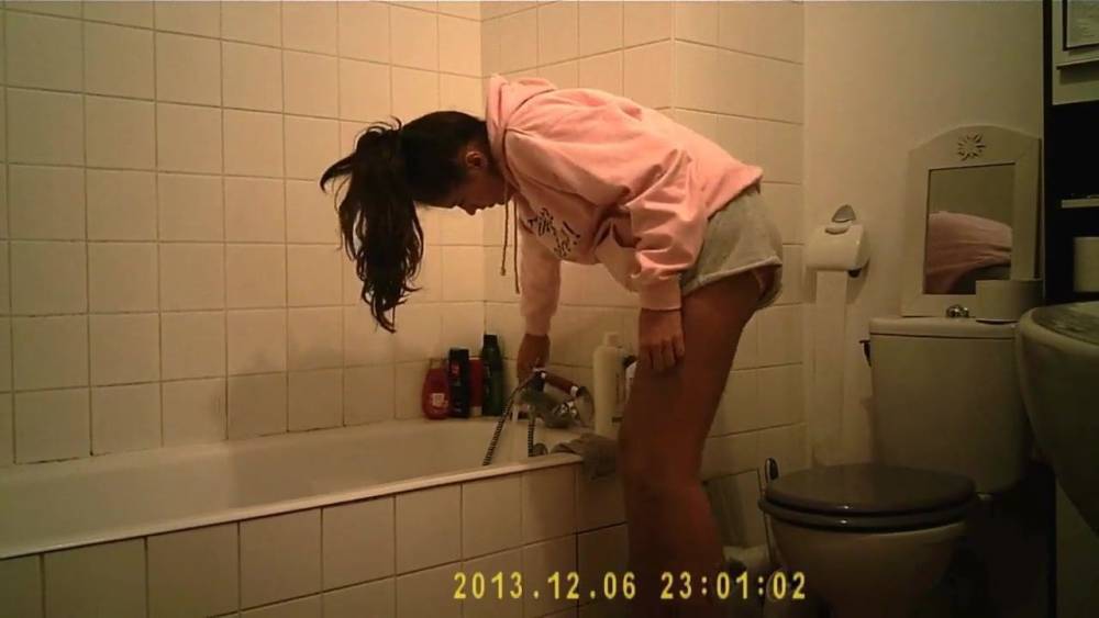 Girl in the bathroom 5 from 5 (last) - xhamster.com