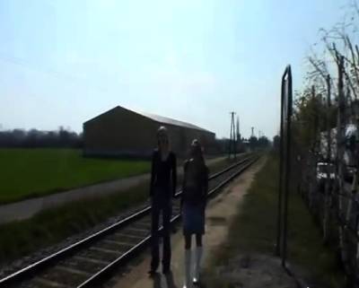 Amateur - Two hot Girls waiting for Train - nvdvid.com