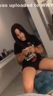 Horny Spanish Girl Spreads Her Ass And Nip Slip On Periscope - hclips.com - Spain