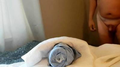 Boy cums nicely in towel - icpvid.com