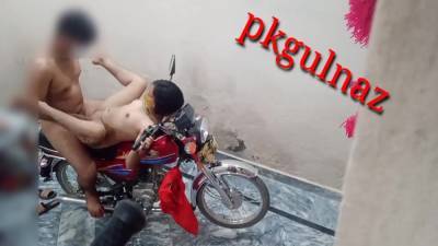 Desi Stepister Ki Bike Par Chudai - hclips.com