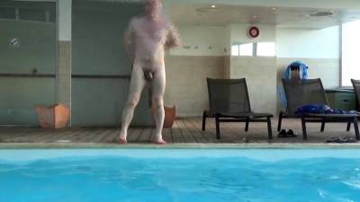 Four men at swimming pool - icpvid.com