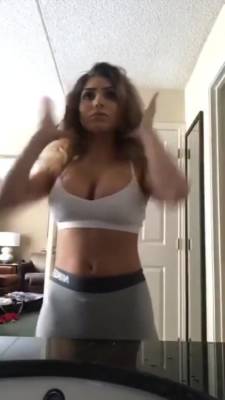 Girl Accidentally Flashing Her Tits 7:55 - hclips.com