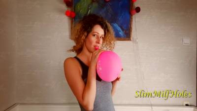 Wife Inflating The Ball And Swallows Sperm - hclips.com