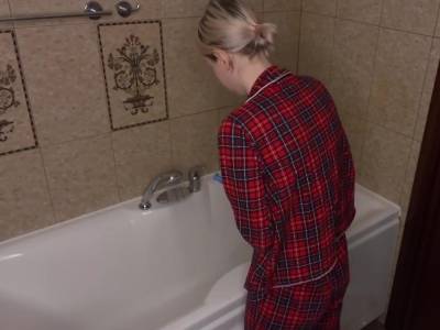 Horny Girl Masturbates In Bathroom - Hot Teen Ellie Dopamine Touching Her Pussy - upornia.com