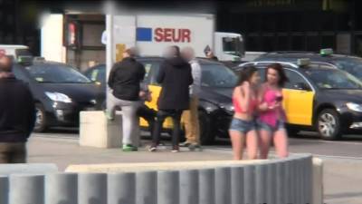 Bus station pick up ends in spicy threesome - icpvid.com