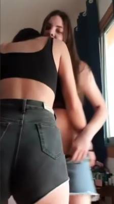 Hot Russians In Shorts Teasing On Periscope - hclips.com - Russia