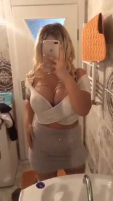 Showing Of Her Slutty New Years Outfit - hclips.com